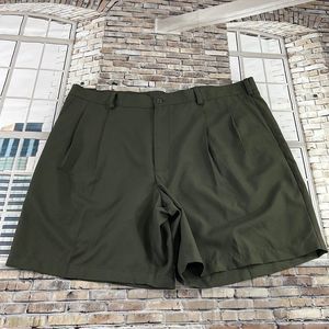 NWT Men’s Manhattan Green Pleated Microfiber Poly Relax Fit Shorts (W42) FU19